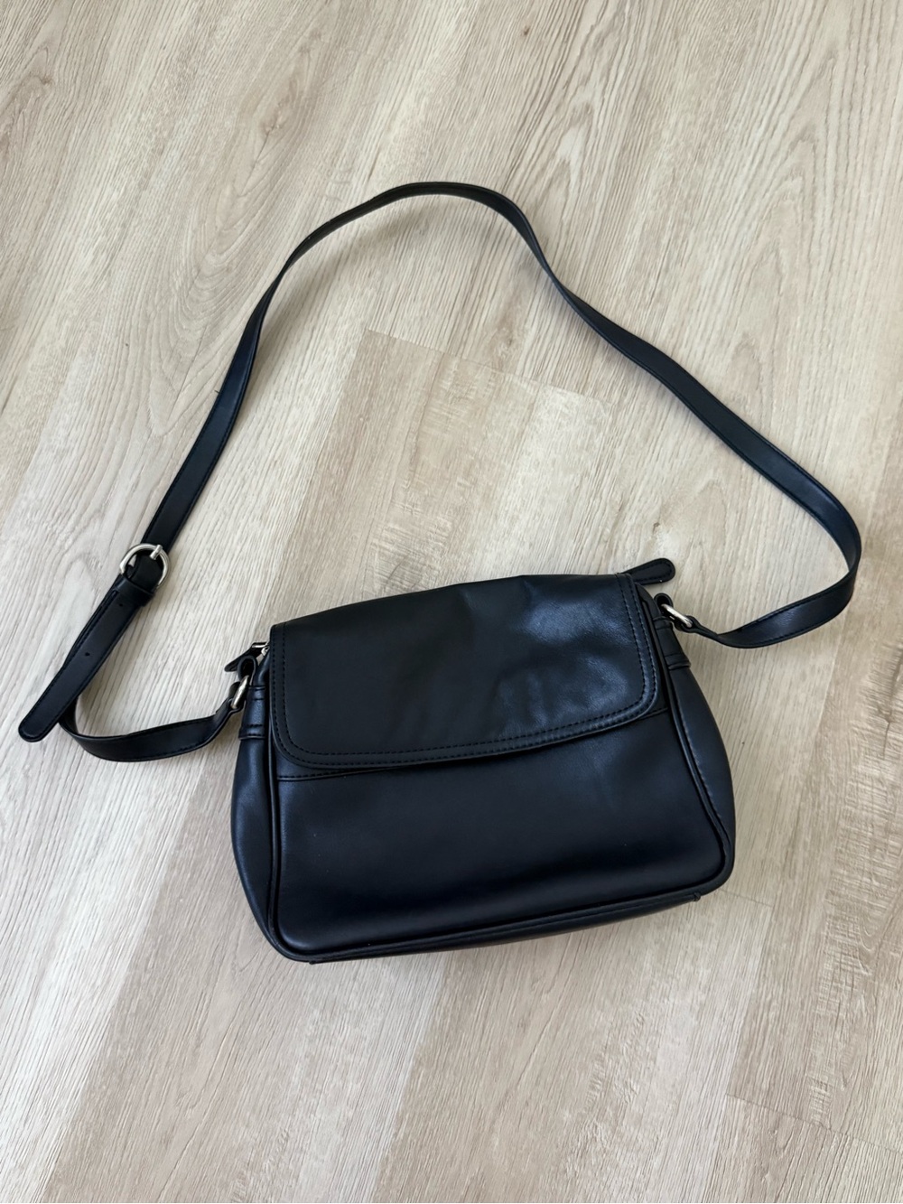 Giani Bernini Vintage-Style Soft Leather Crossbody Bag